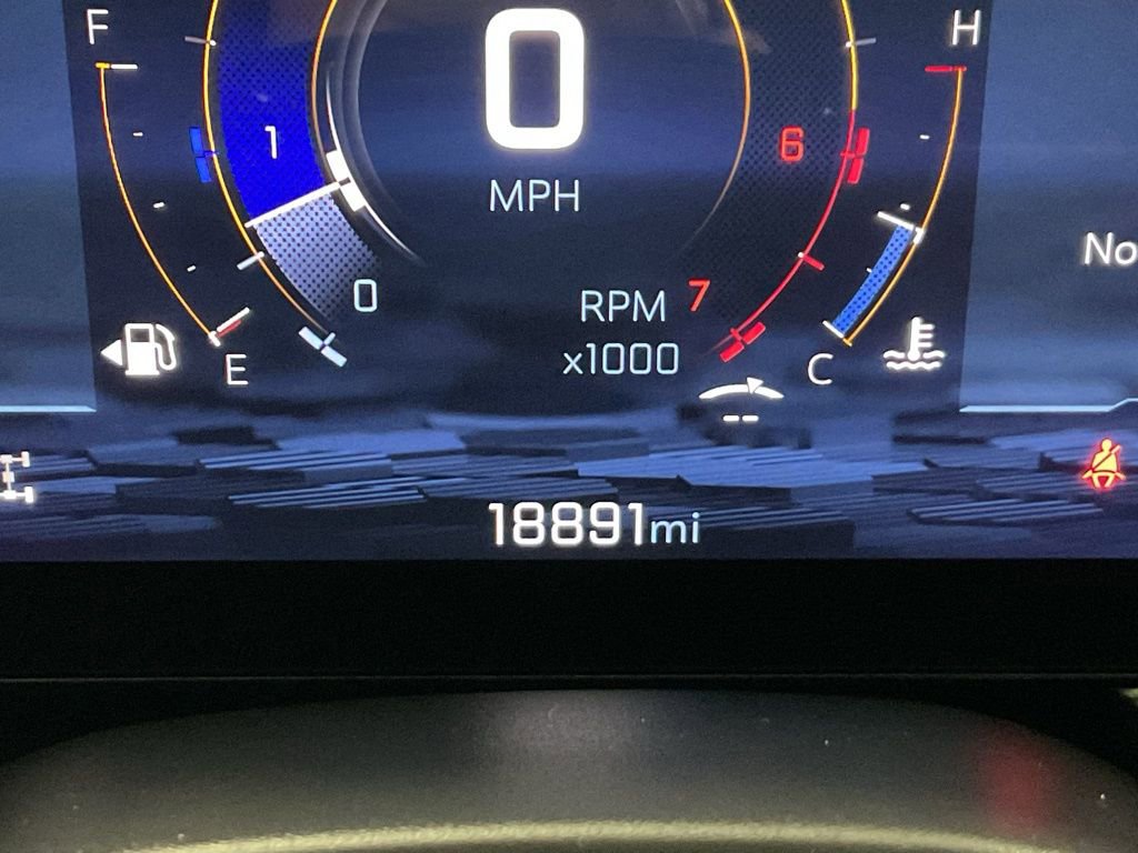 Used 2025 Chevrolet Tahoe Z71 w/ Comfort Package image 39