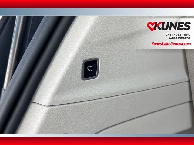 Used 2023 Chrysler Voyager LX FWD image 23