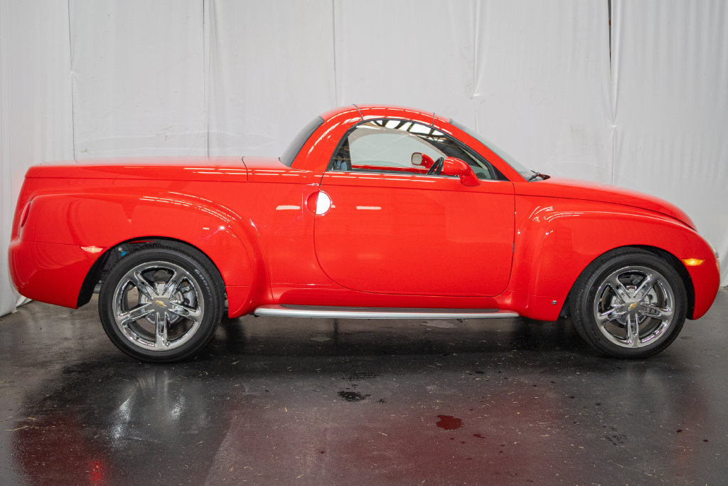 Used 2006 Chevrolet SSR w/ Preferred Equipment Group RWD image 4