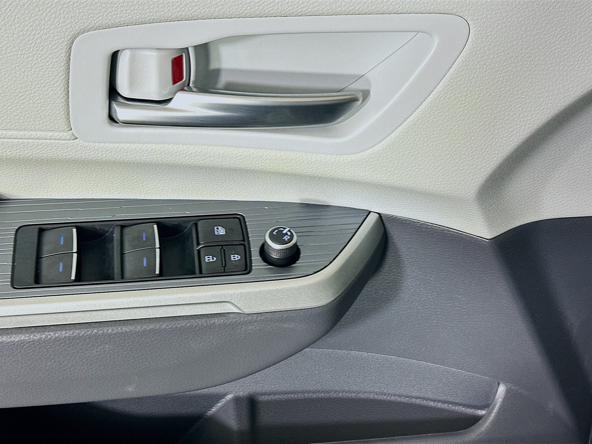 Certified 2023 Toyota Sienna XSE w/ XSE Plus Package FWD image 14