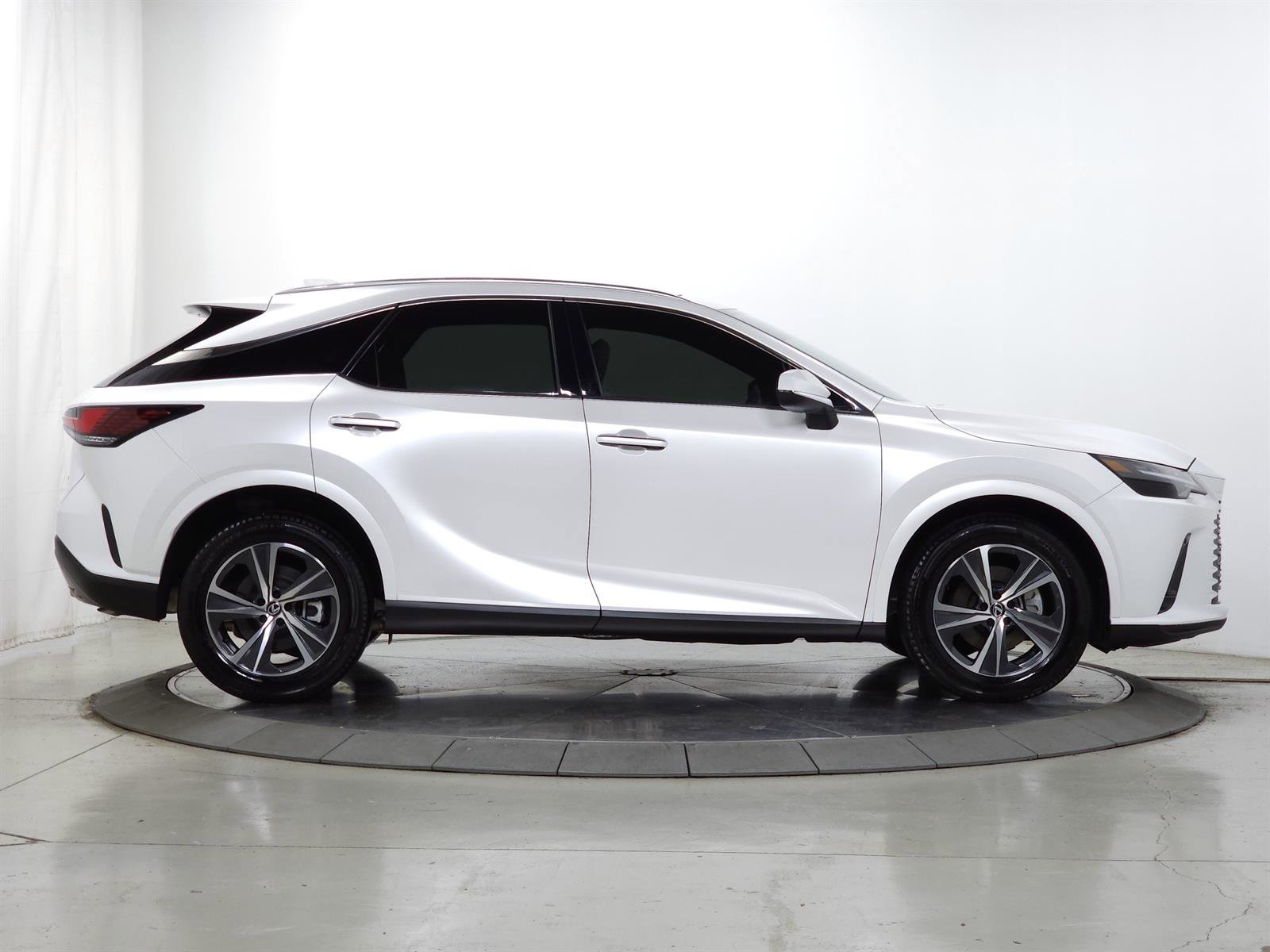 Used 2023 Lexus RX 350 Premium w/ Accessory Package (Z1) image 10
