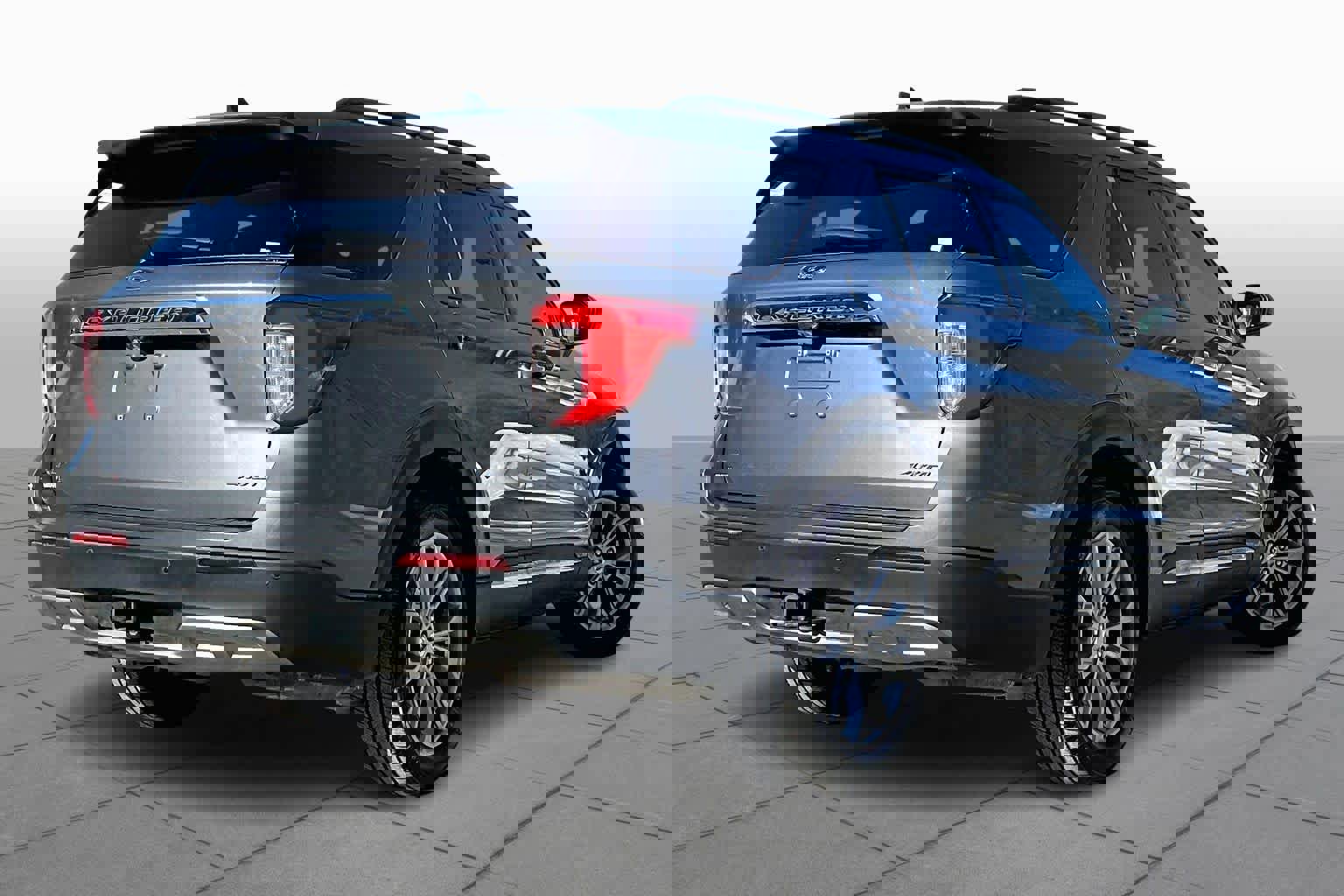 Used 2022 Ford Explorer XLT w/ Equipment Group 202A image 13