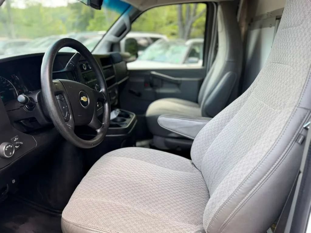 Used 2016 Chevrolet Express 3500 RWD image 12