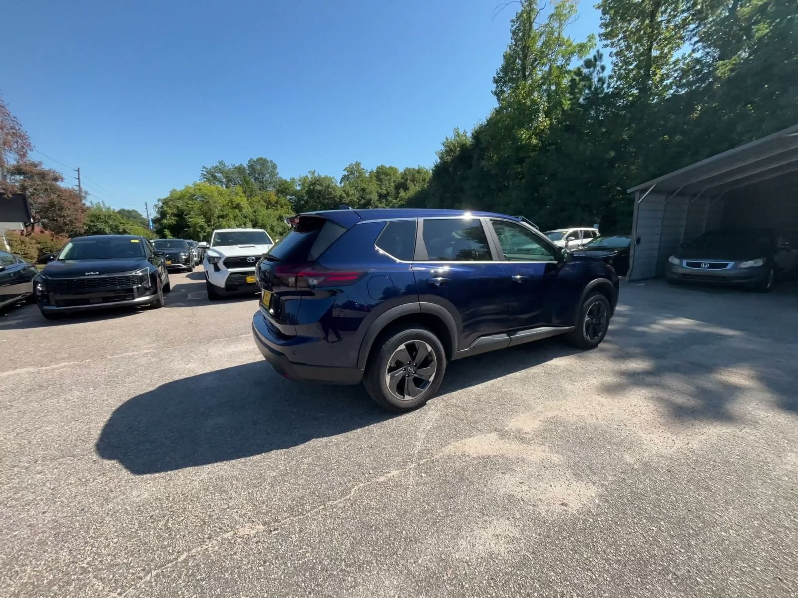 Used 2025 Nissan Rogue SV FWD image 14