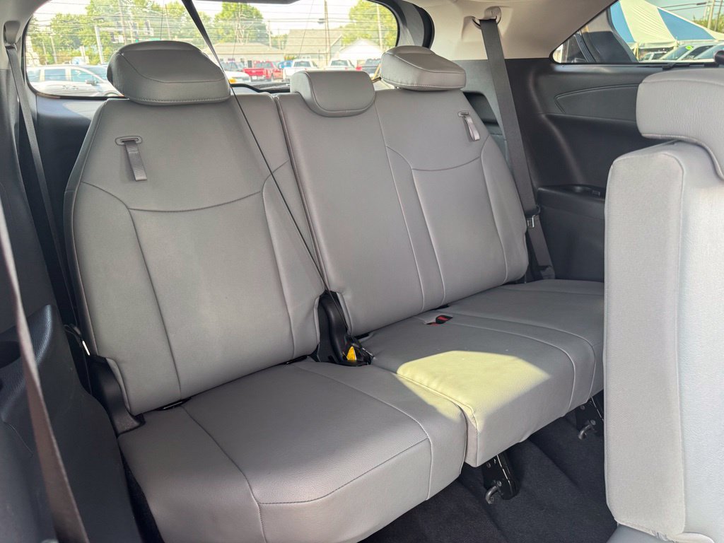 Used 2026 Toyota Sienna XLE FWD image 22