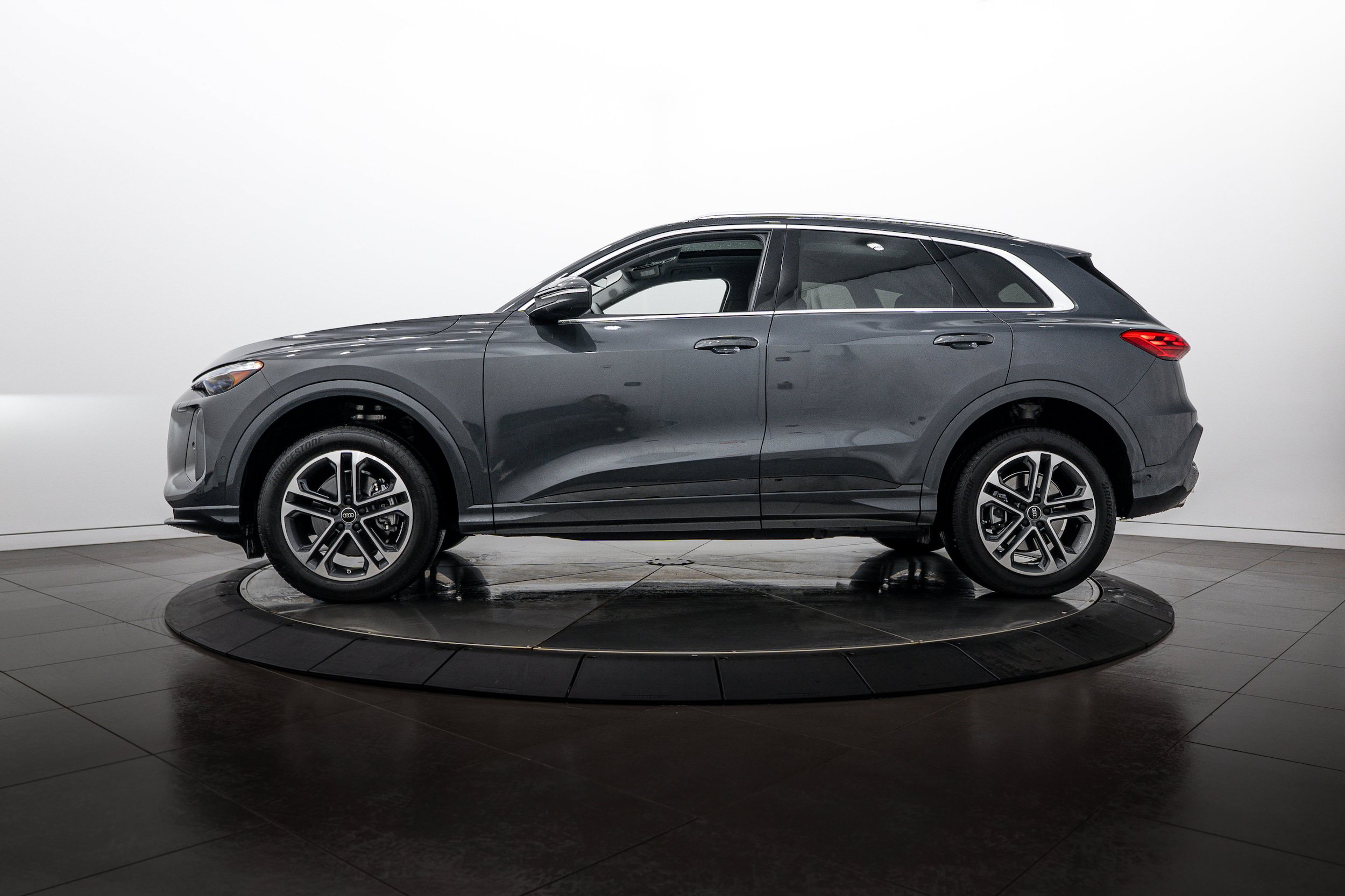 Used 2025 Audi Q5 Premium Plus w/ Premium Plus AWD/4WD image 7