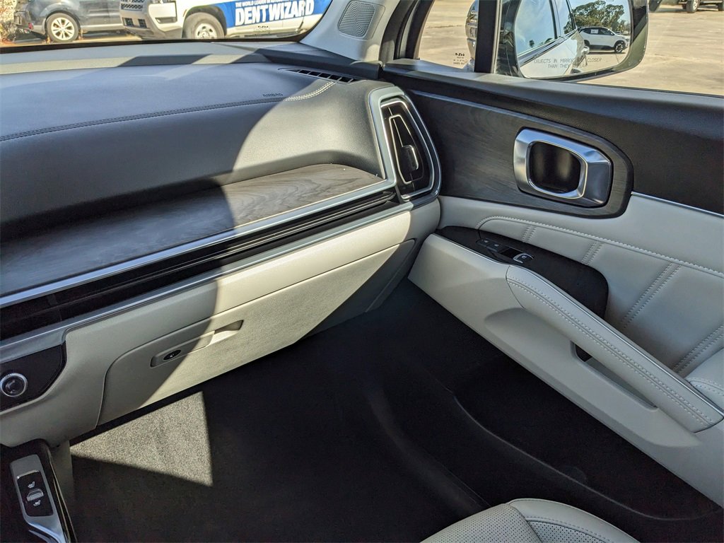 Certified 2025 Kia Sorento SX image 19