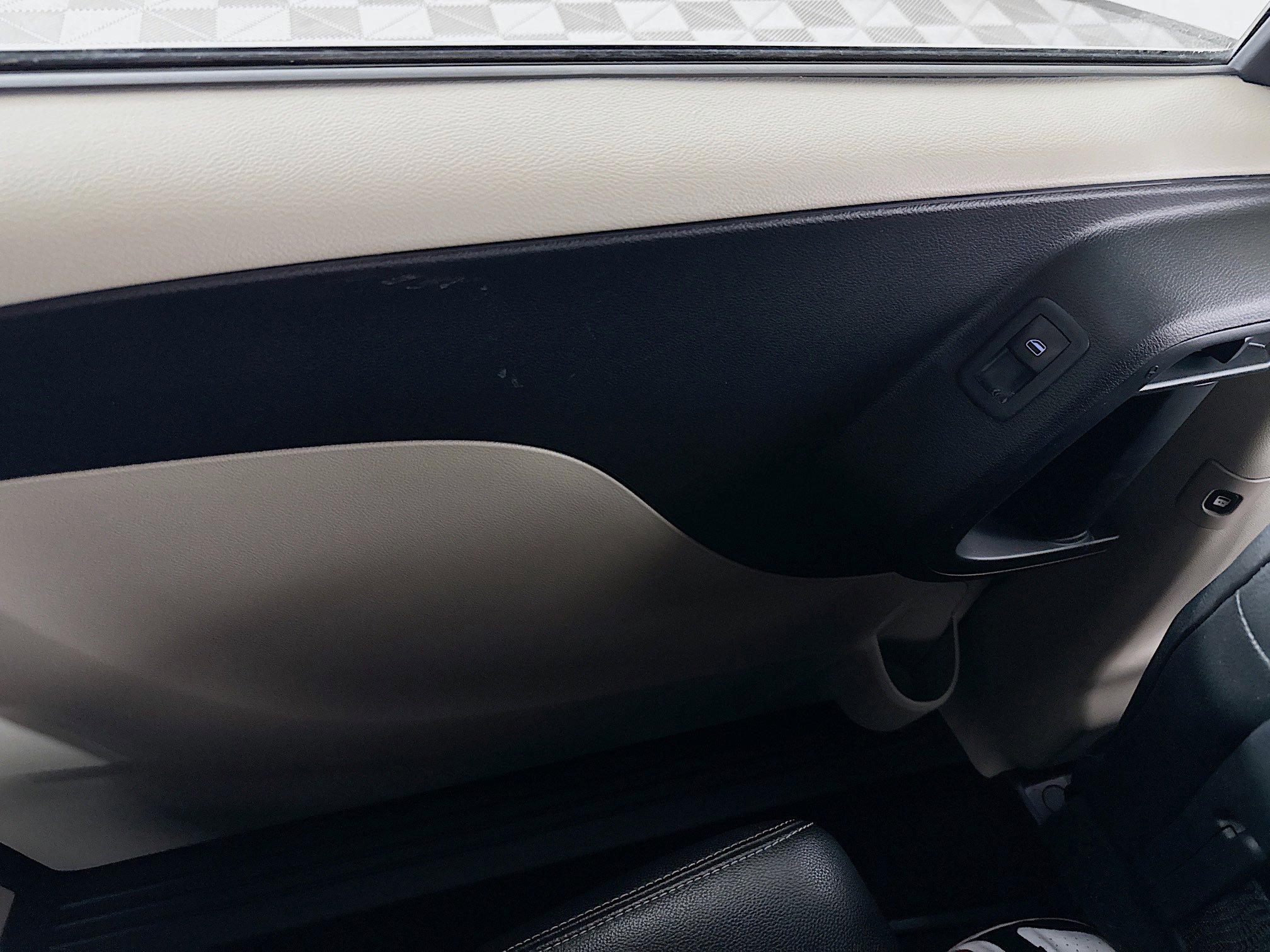 Used 2019 Dodge Grand Caravan SXT image 24