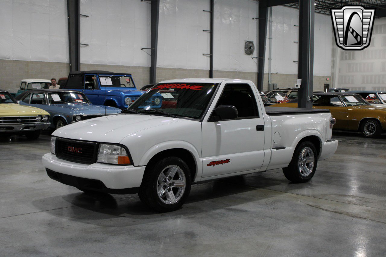 Used 2003 GMC Sonoma SLS w/ SLS Preferred Equipment Group image 2