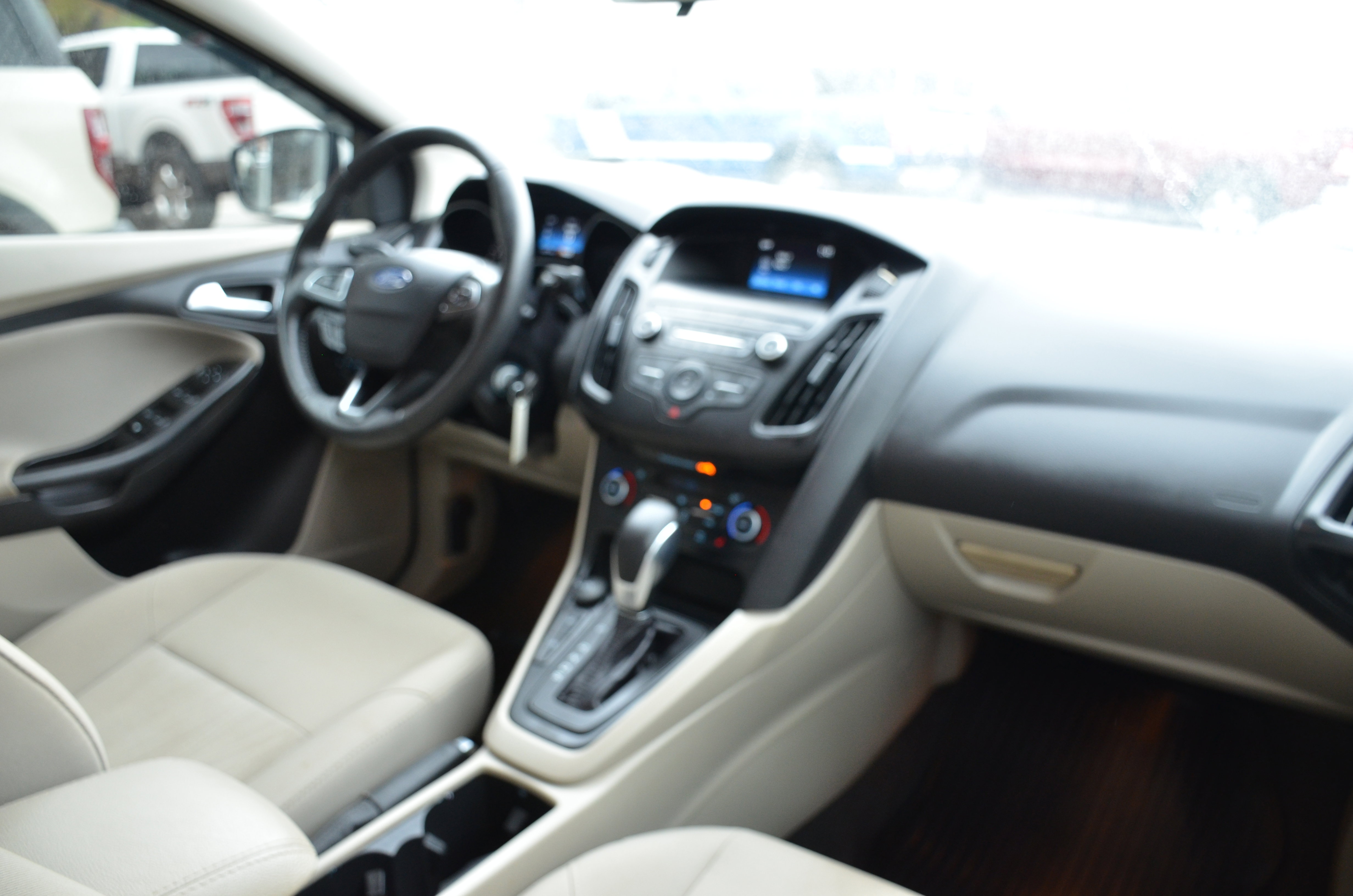 Used 2018 Ford Focus SE w/ SE Appearance Package image 22