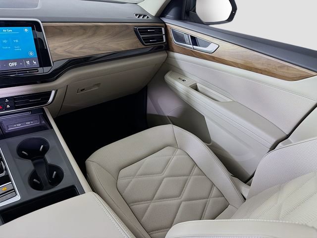 Used 2025 Volkswagen Atlas SE image 24