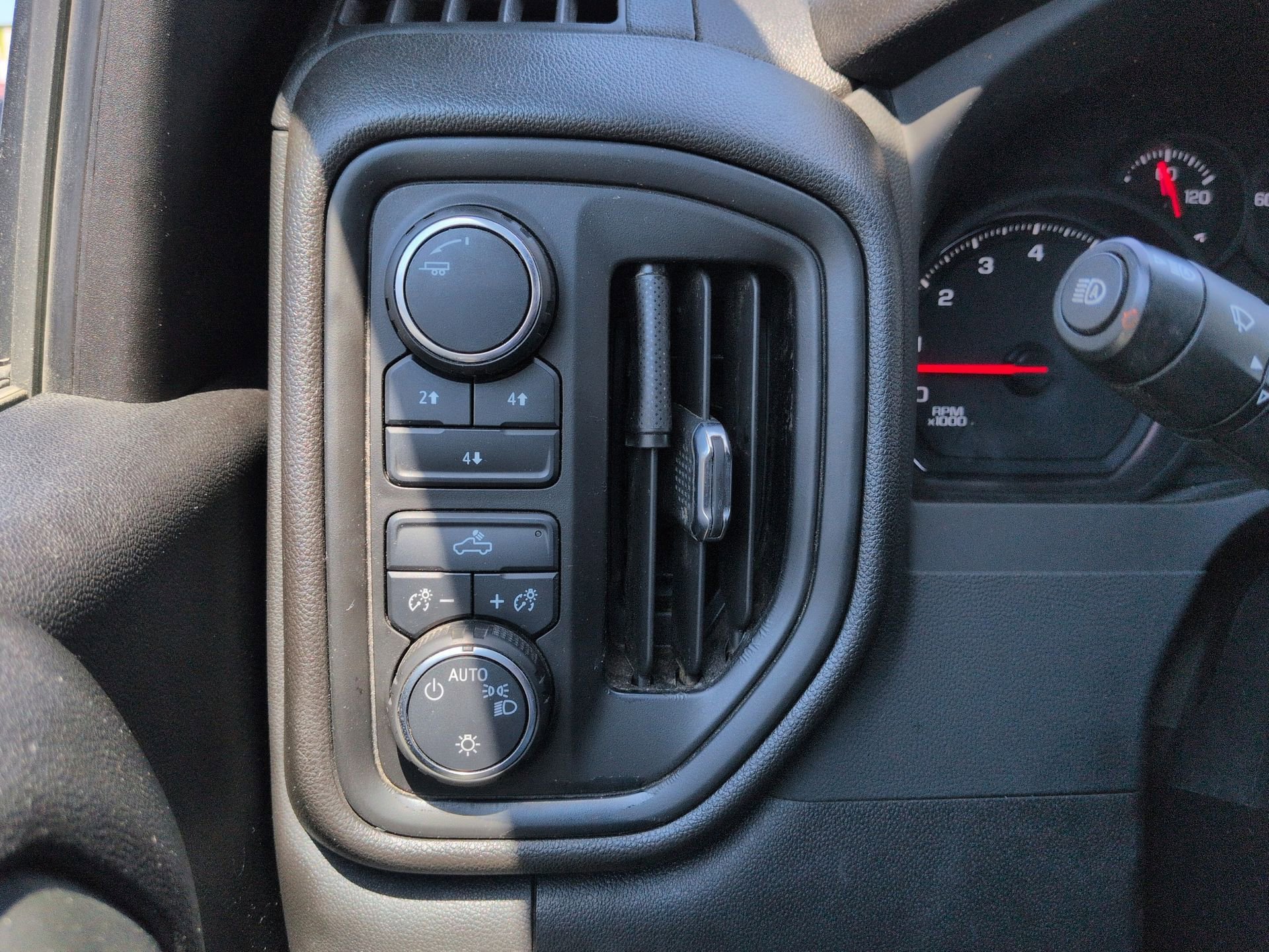 Used 2024 Chevrolet Silverado 2500 Custom w/ Custom Convenience Package AWD/4WD image 18