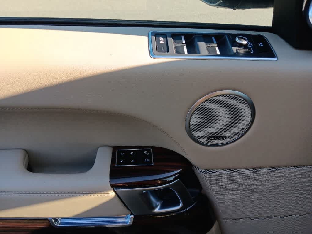 Used 2015 Land Rover Range Rover HSE AWD/4WD image 32
