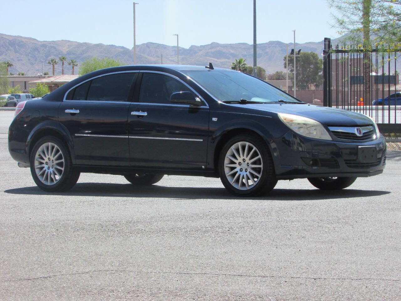 Used 2008 Saturn Aura XR w/ Premium Trim Package image 2