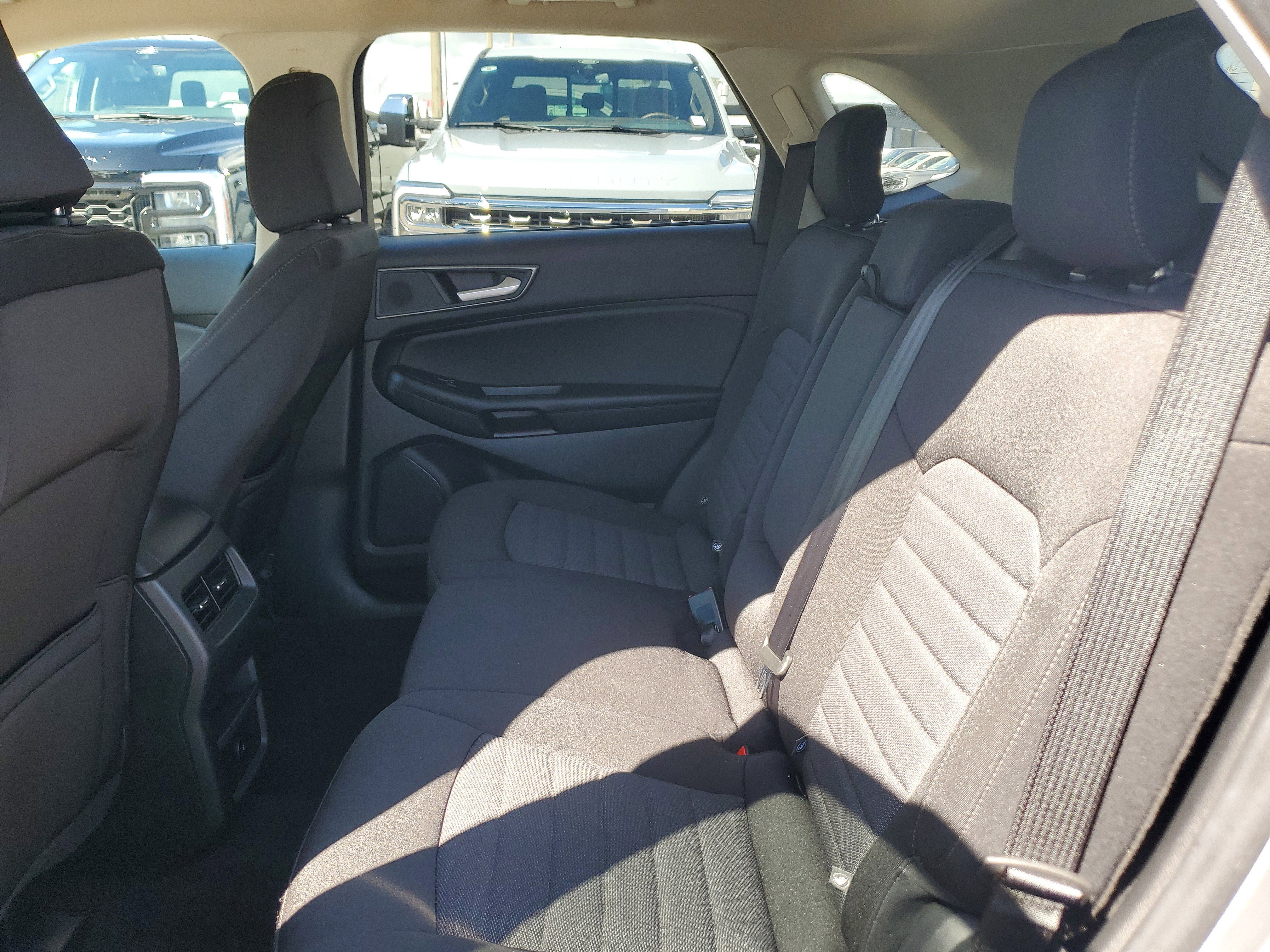 Certified 2024 Ford Edge SE w/ Black Appearance Package image 12