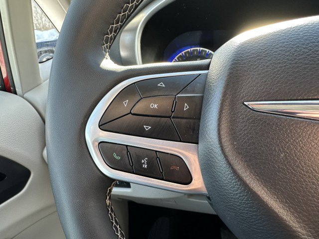 Used 2024 Chrysler Pacifica Touring-L image 30