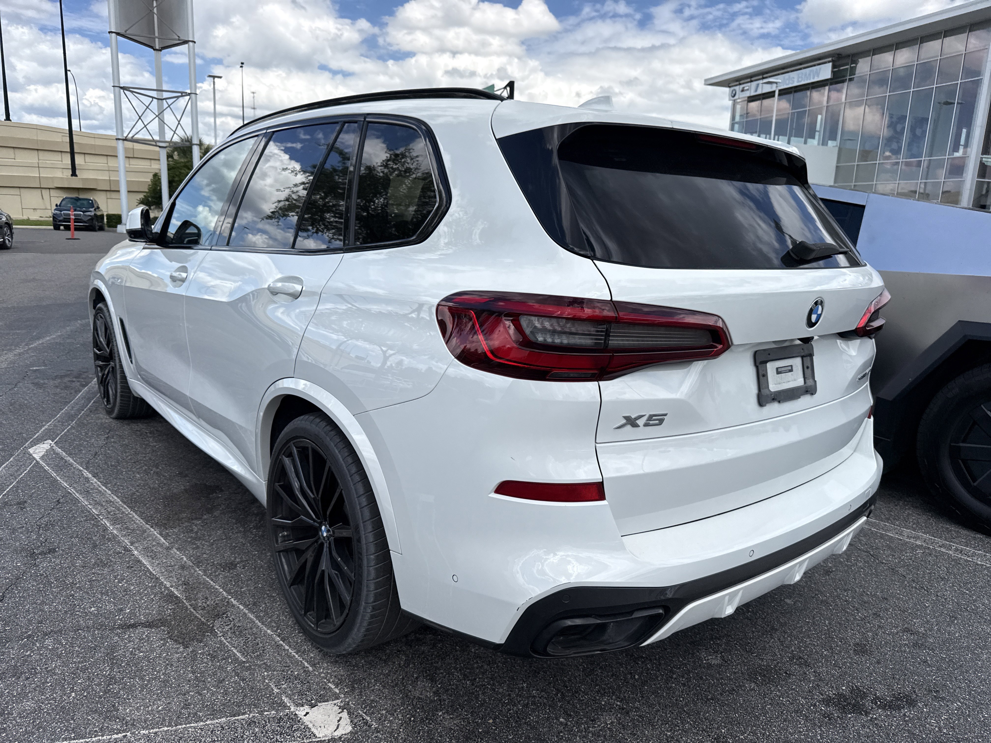 Used 2020 BMW X5 sDrive40i w/ M Sport Package RWD image 3