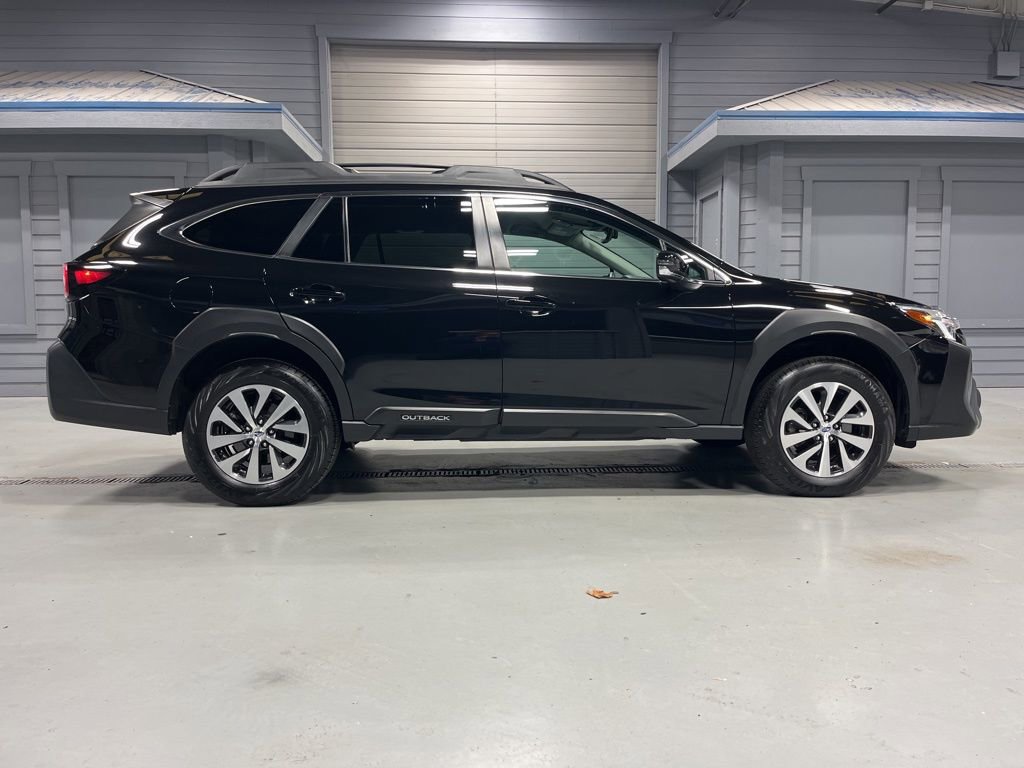 Used 2024 Subaru Outback Premium image 9