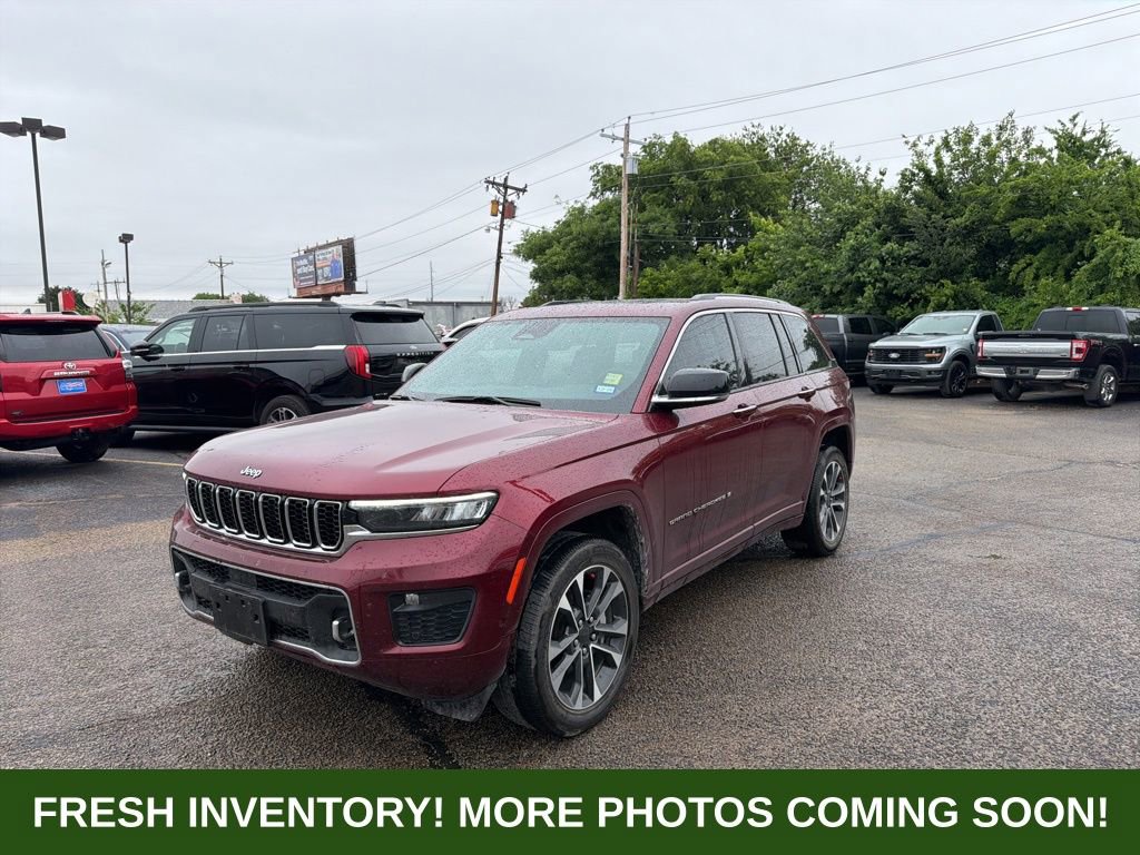 Used 2023 Jeep Grand Cherokee Overland RWD image 3