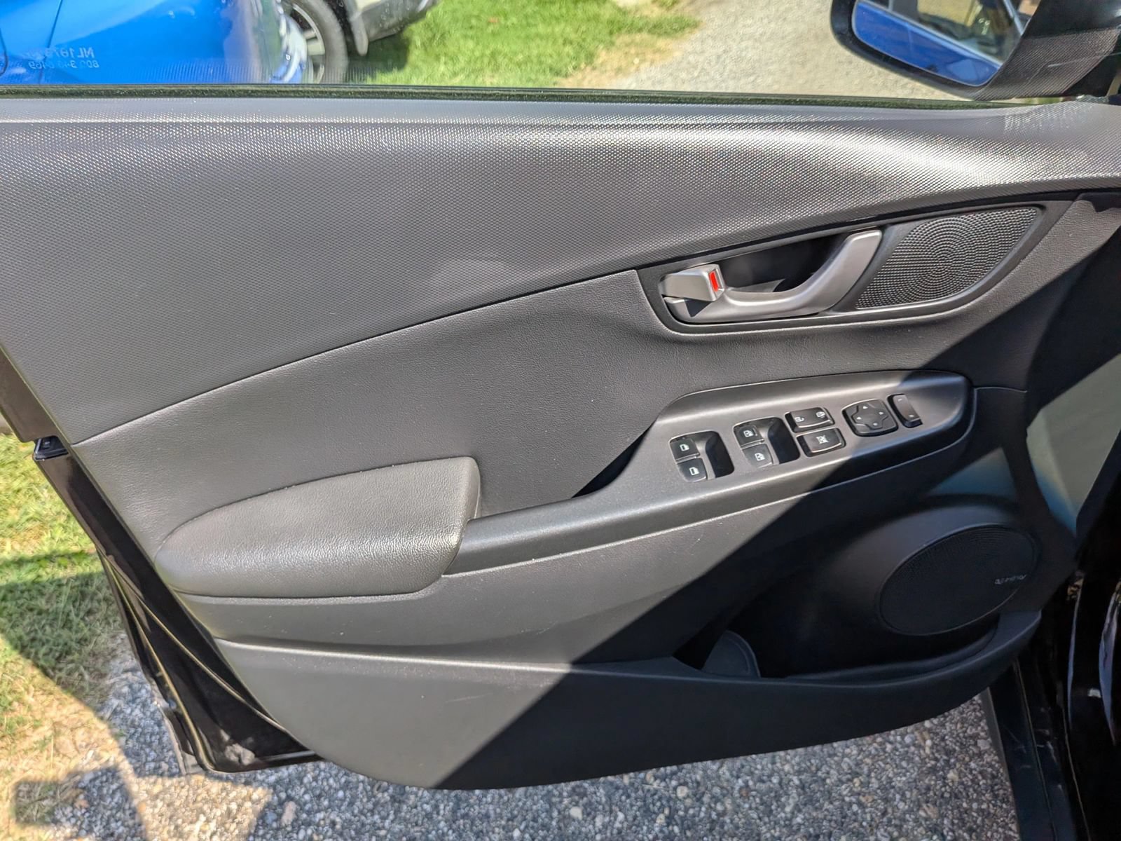 Used 2021 Hyundai Kona Limited AWD/4WD image 23