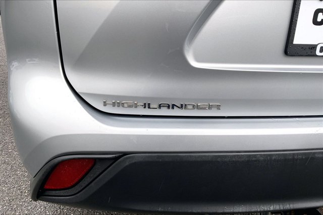 Used 2022 Toyota Highlander LE AWD/4WD image 7