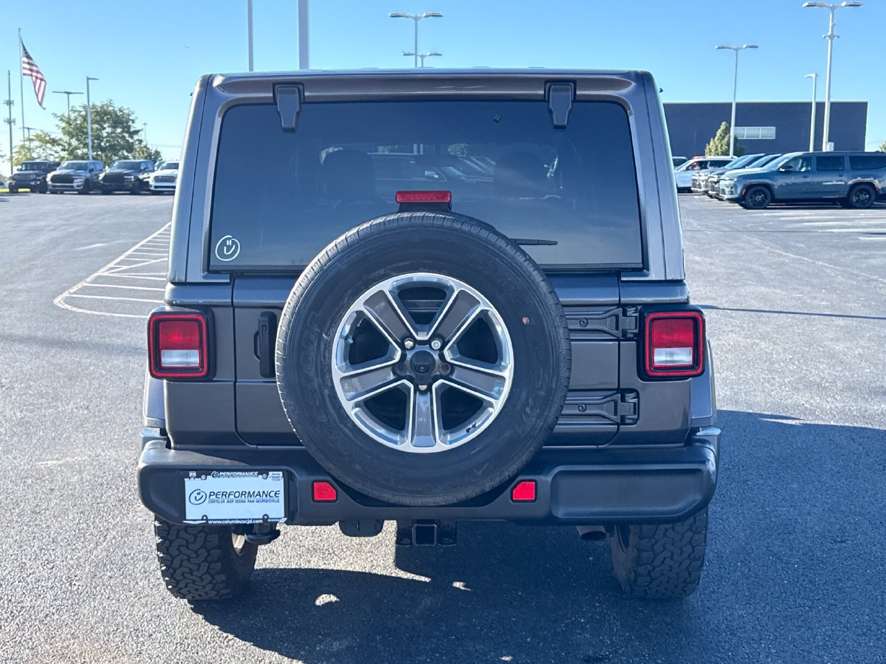 Used 2021 Jeep Wrangler Unlimited Sahara w/ Uconnect 4C Nav & Sound Group AWD/4WD image 3