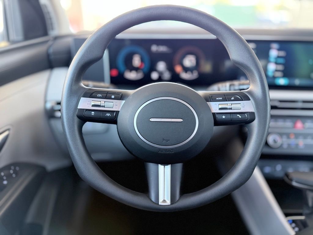 Used 2025 Hyundai Tucson SE image 13