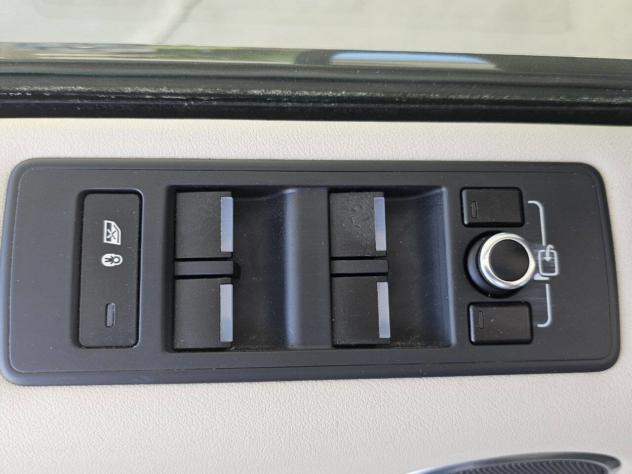 Used 2014 Land Rover Range Rover Sport HSE image 27