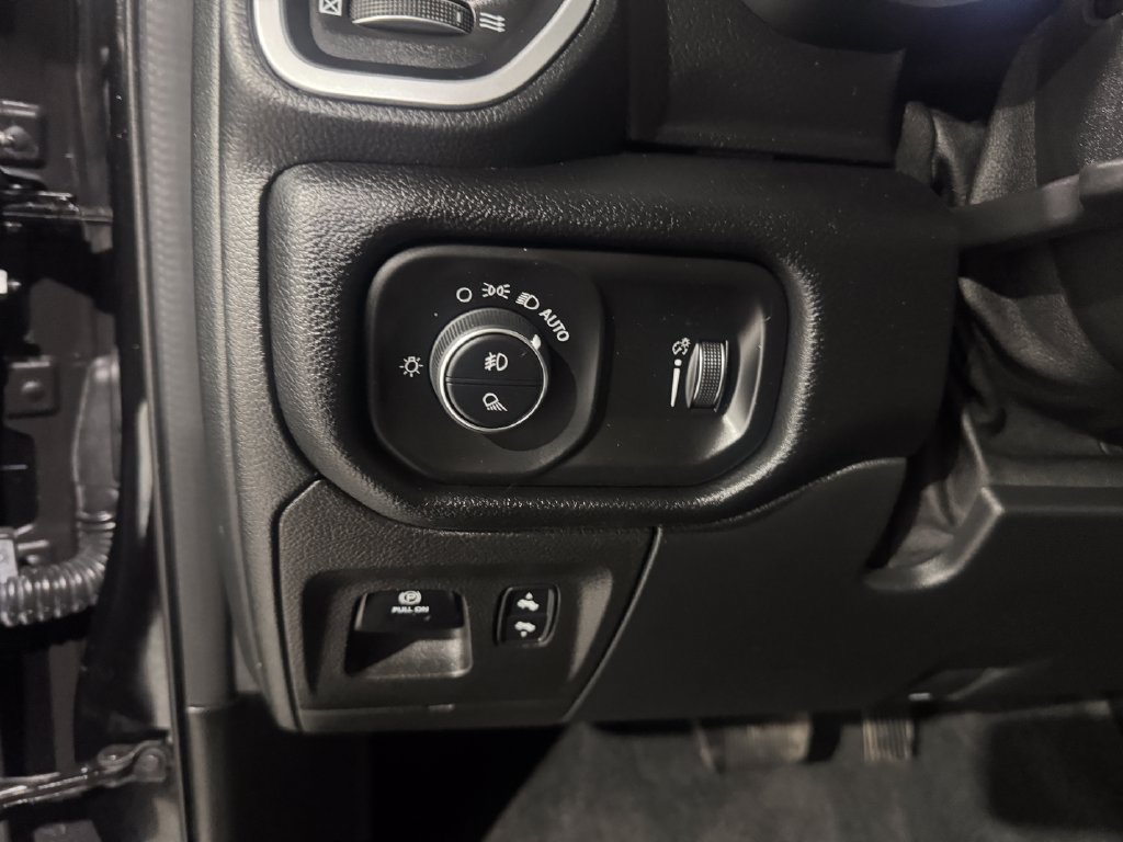 Used 2022 RAM 1500 Big Horn AWD/4WD image 35