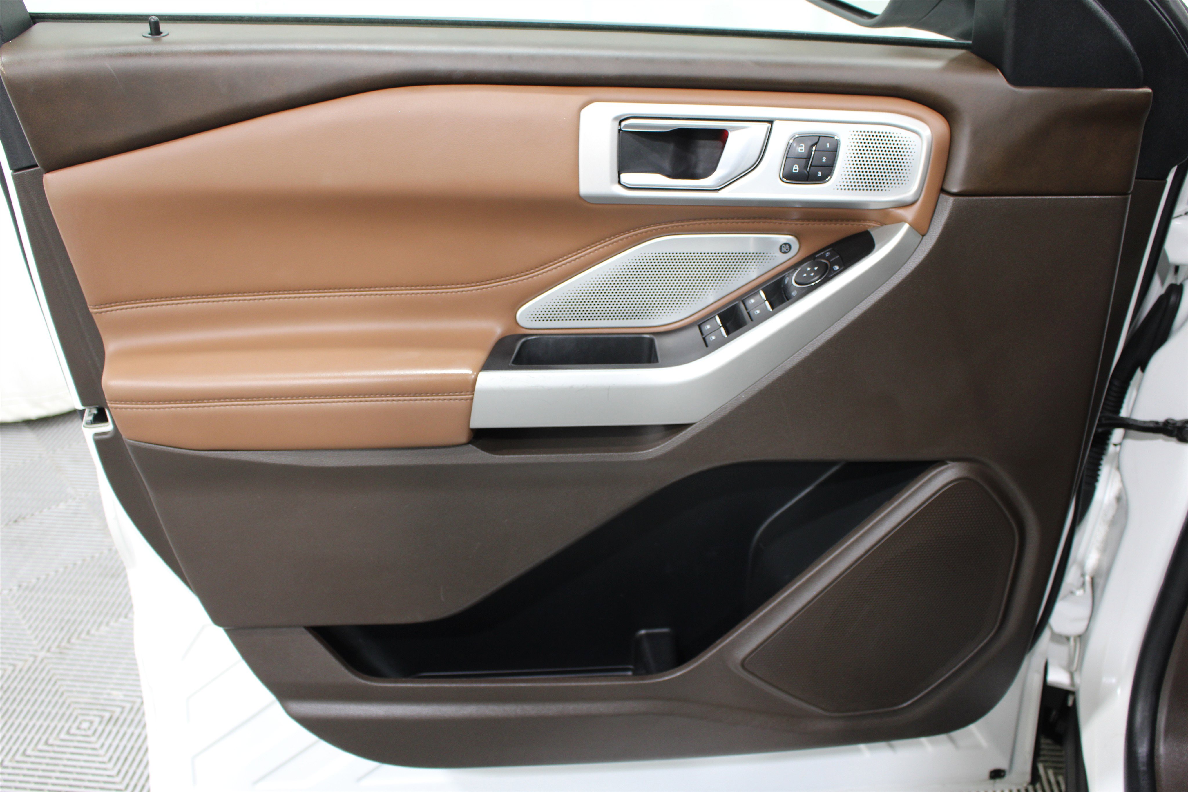 Used 2022 Ford Explorer King Ranch w/ Technology Package AWD/4WD image 7