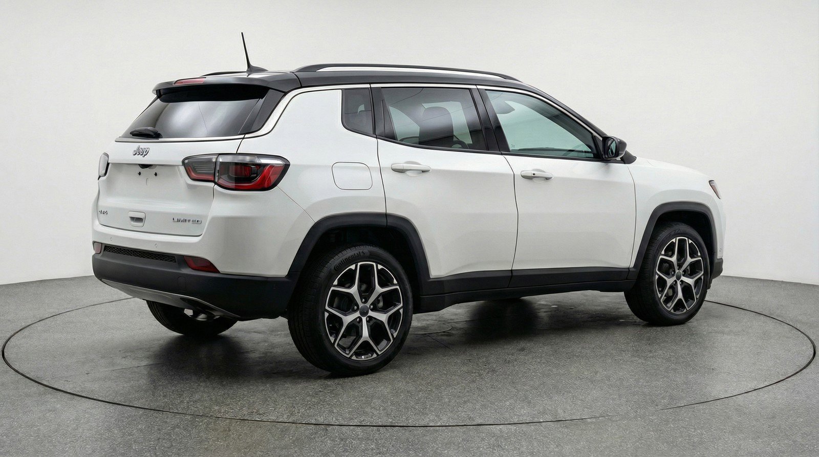 Used 2025 Jeep Compass Limited image 9