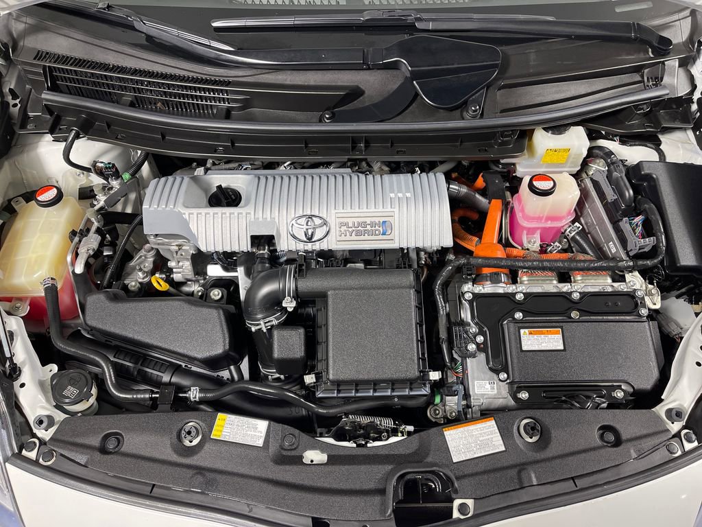 Used 2015 Toyota Prius Prime Plug-In Hybrid FWD image 9