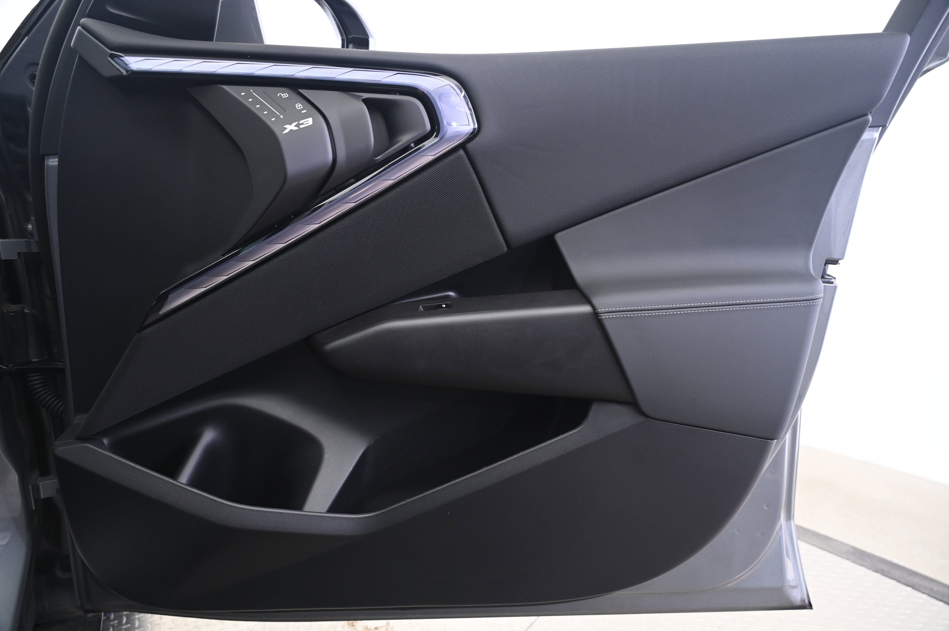 Used 2025 BMW X3 xDrive30i w/ Convenience Package image 20