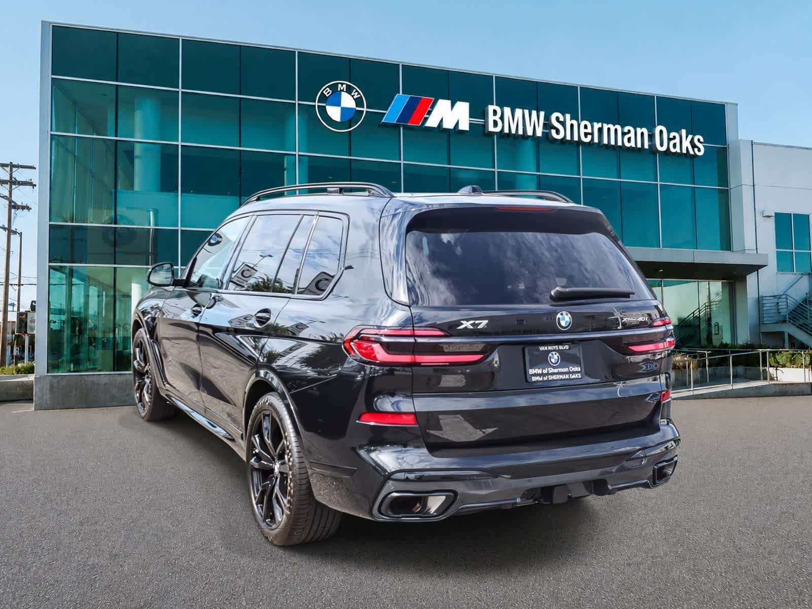 Used 2024 BMW X7 xDrive40i w/ M Sport Package AWD/4WD image 6