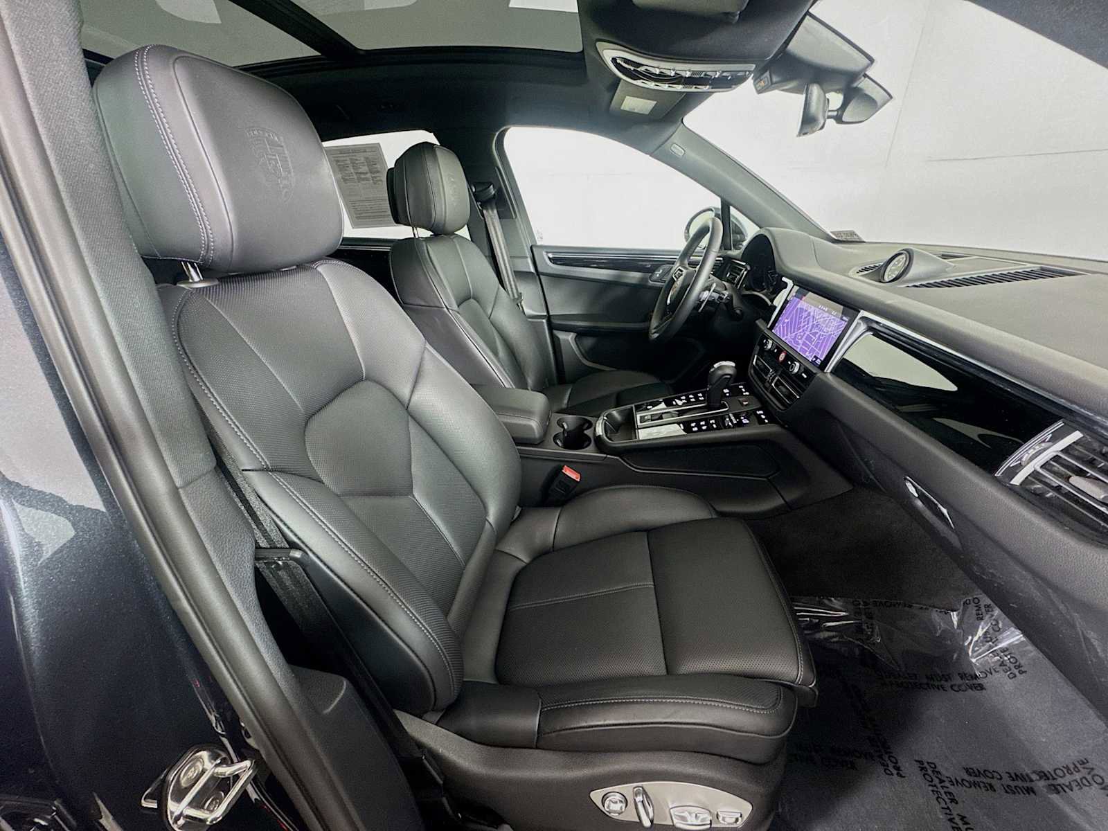 Used 2025 Porsche Macan image 27