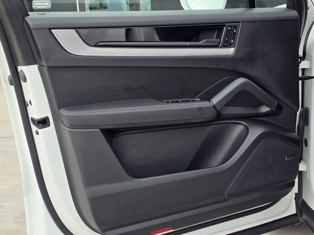 Certified 2024 Porsche Cayenne S image 13