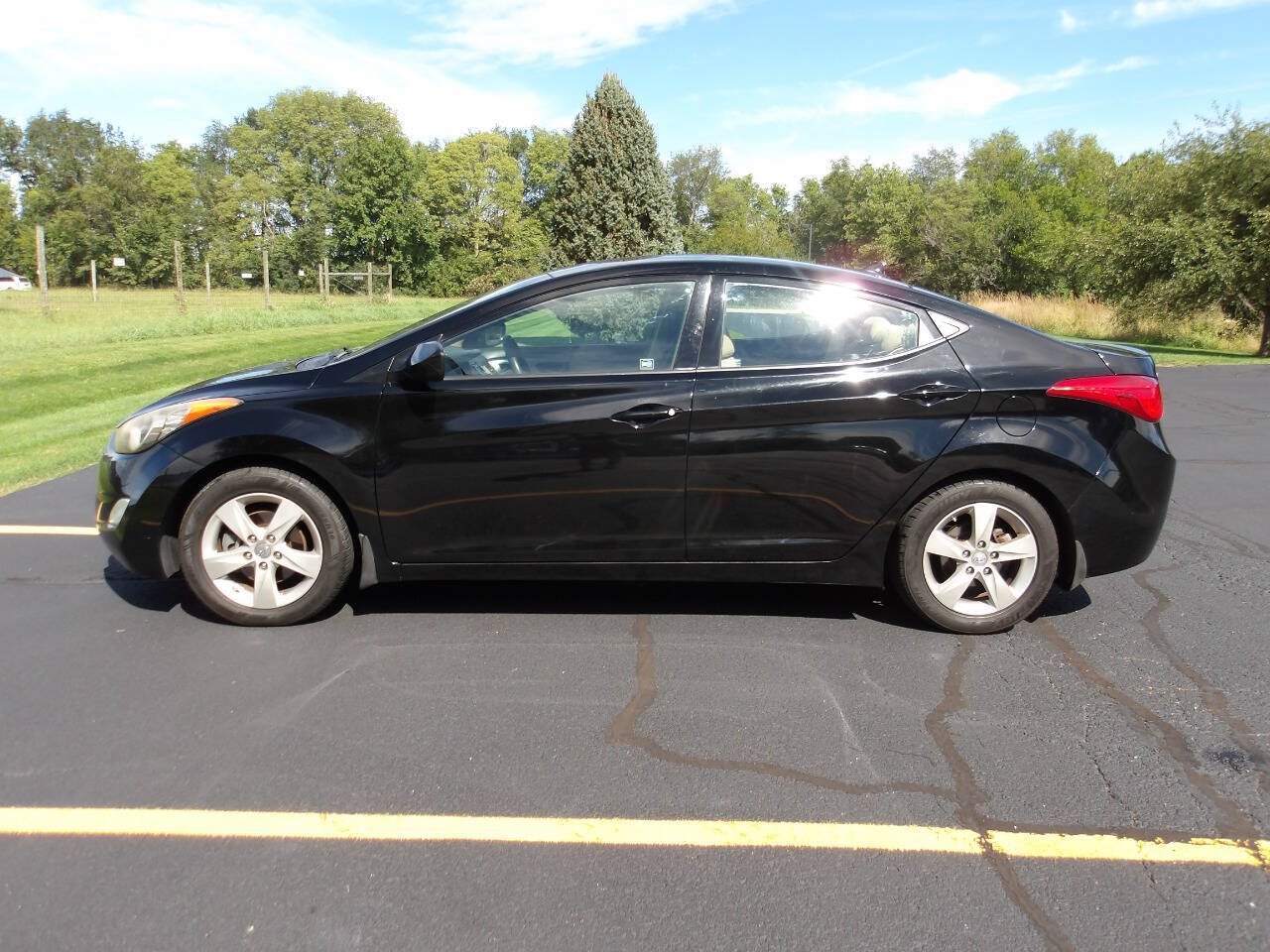 Used 2013 Hyundai Elantra GLS w/ Preferred Pkg FWD image 2