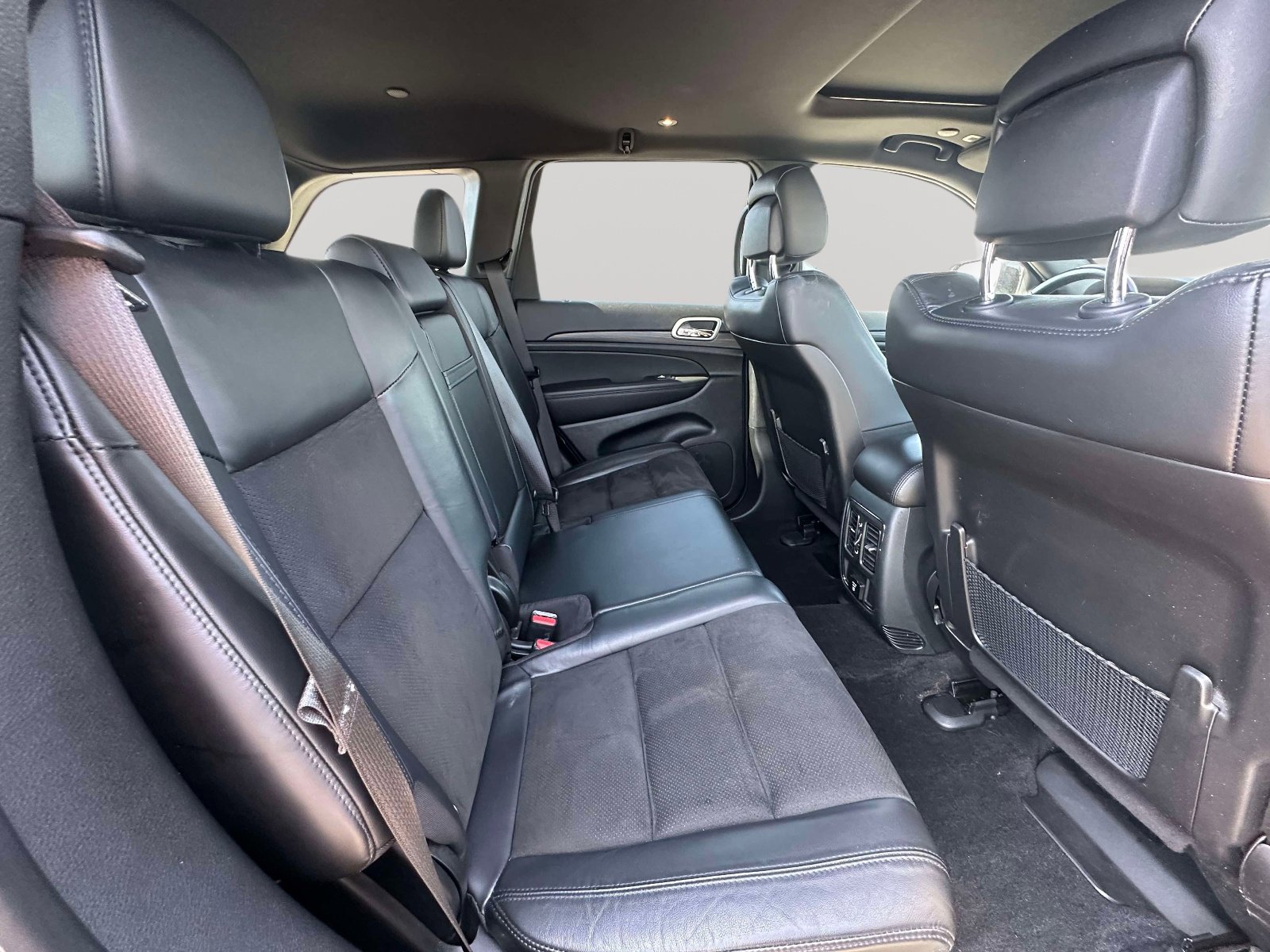 Used 2022 Jeep Grand Cherokee Laredo X image 25