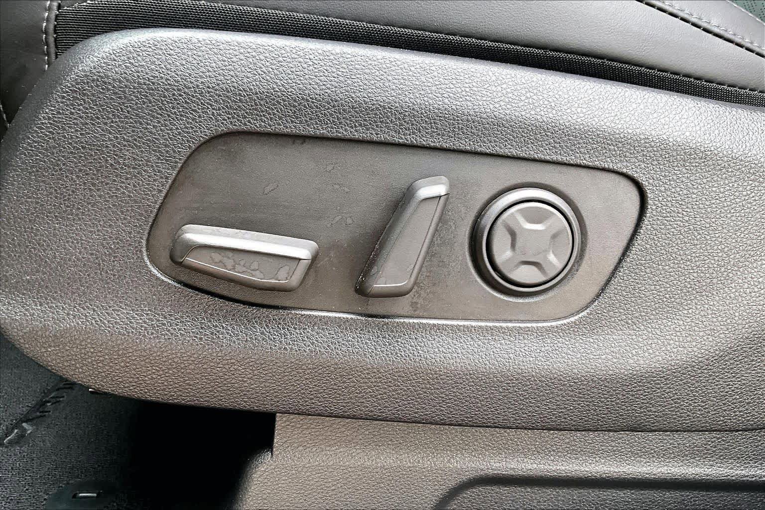 Certified 2026 Kia Carnival FWD image 32