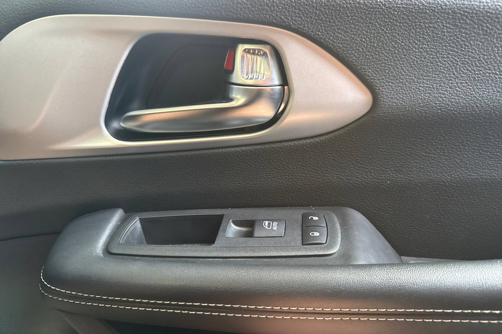 Used 2025 Chrysler Pacifica Limited FWD image 21