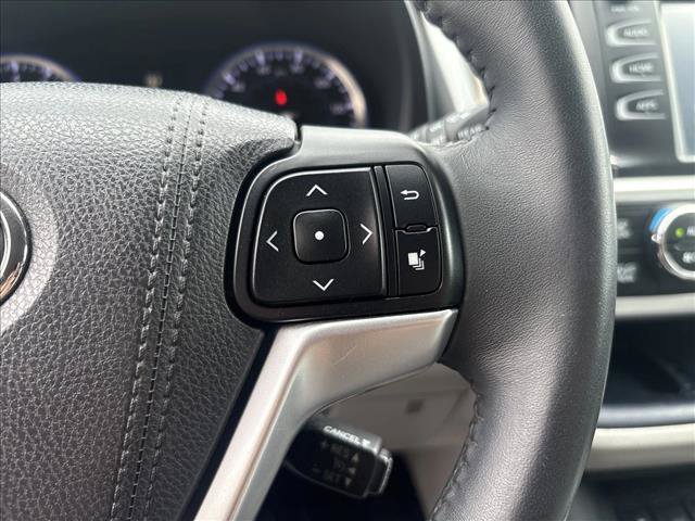 Used 2016 Toyota Highlander XLE AWD/4WD image 16