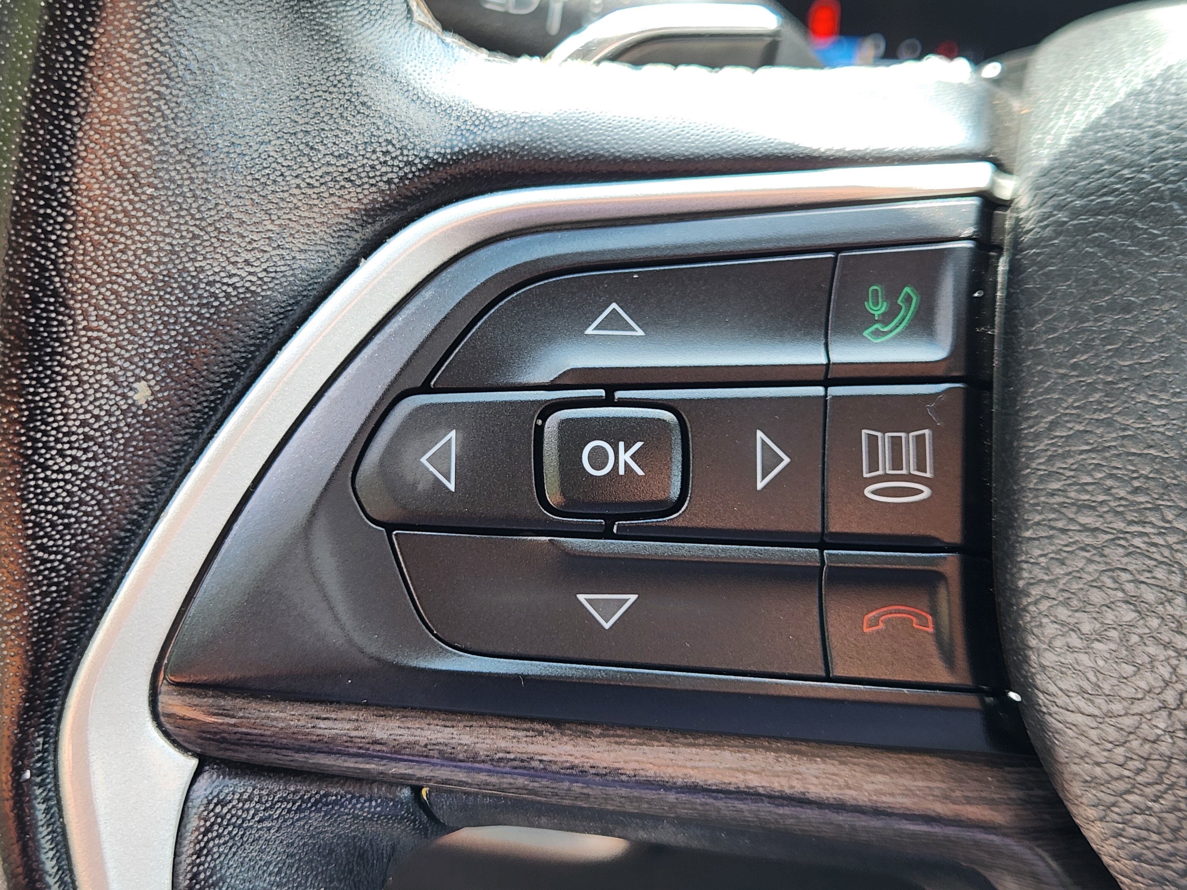 Used 2022 Jeep Grand Cherokee L Limited AWD/4WD image 25