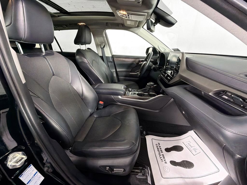 Used 2022 Toyota Highlander Limited image 31