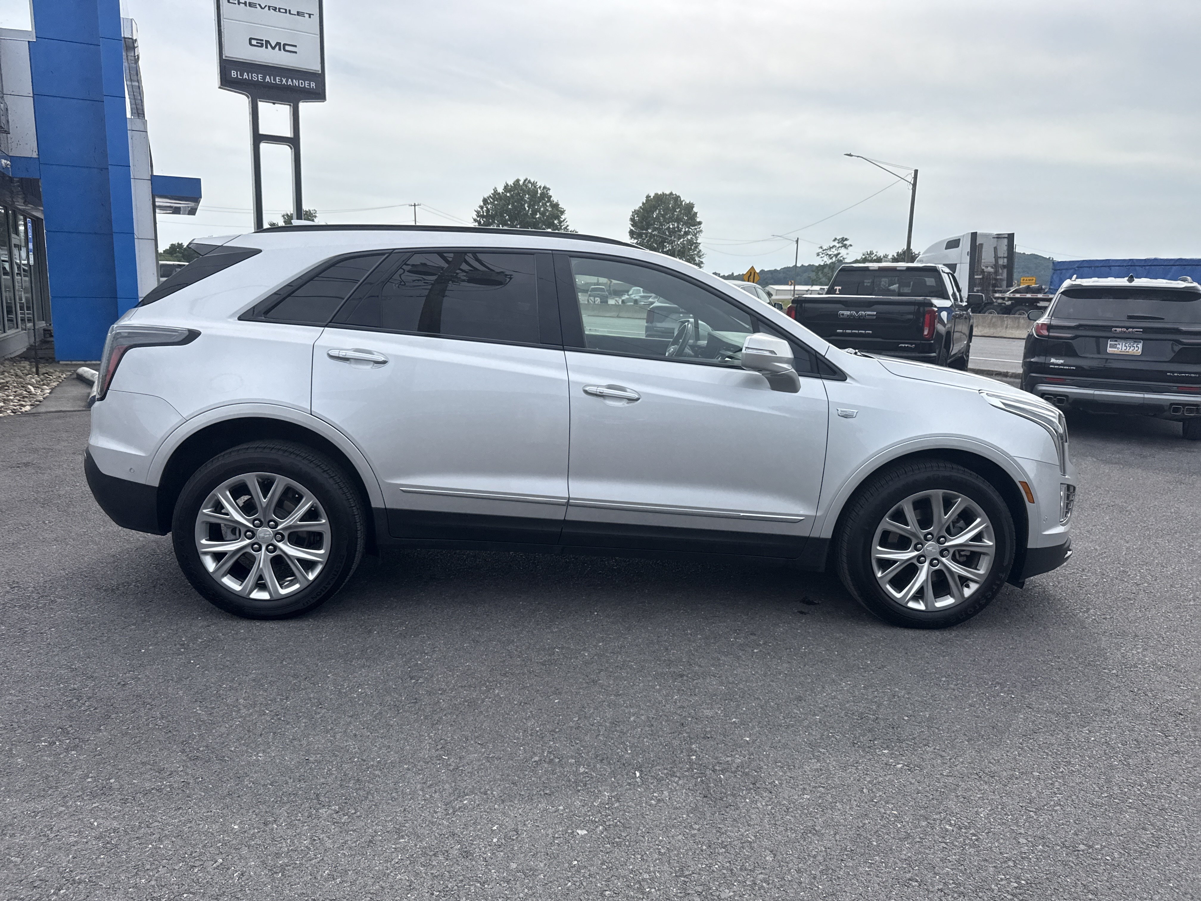 Used 2020 Cadillac XT5 Sportv AWD/4WD image 2