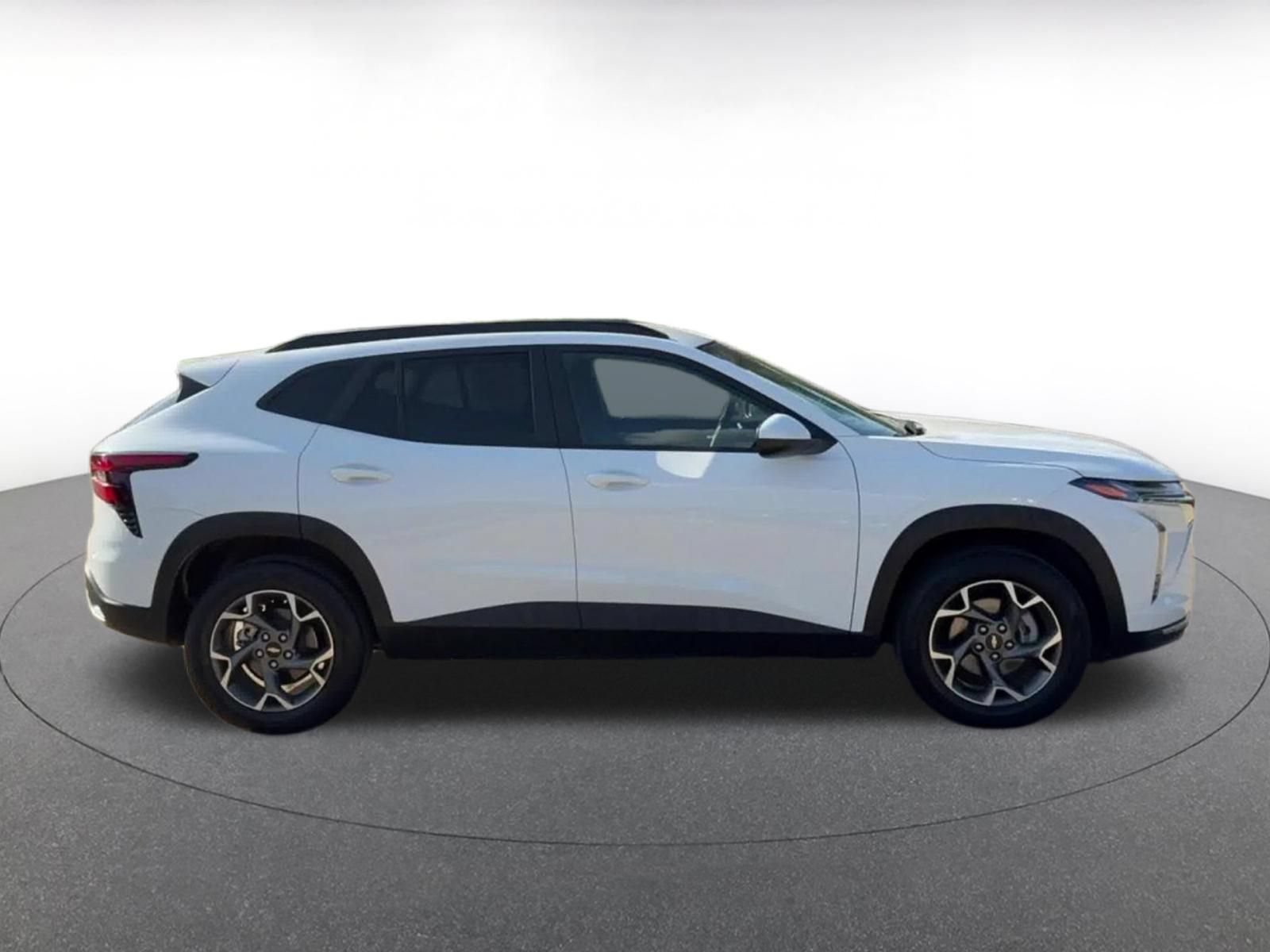 Used 2025 Chevrolet Trax LT FWD image 16