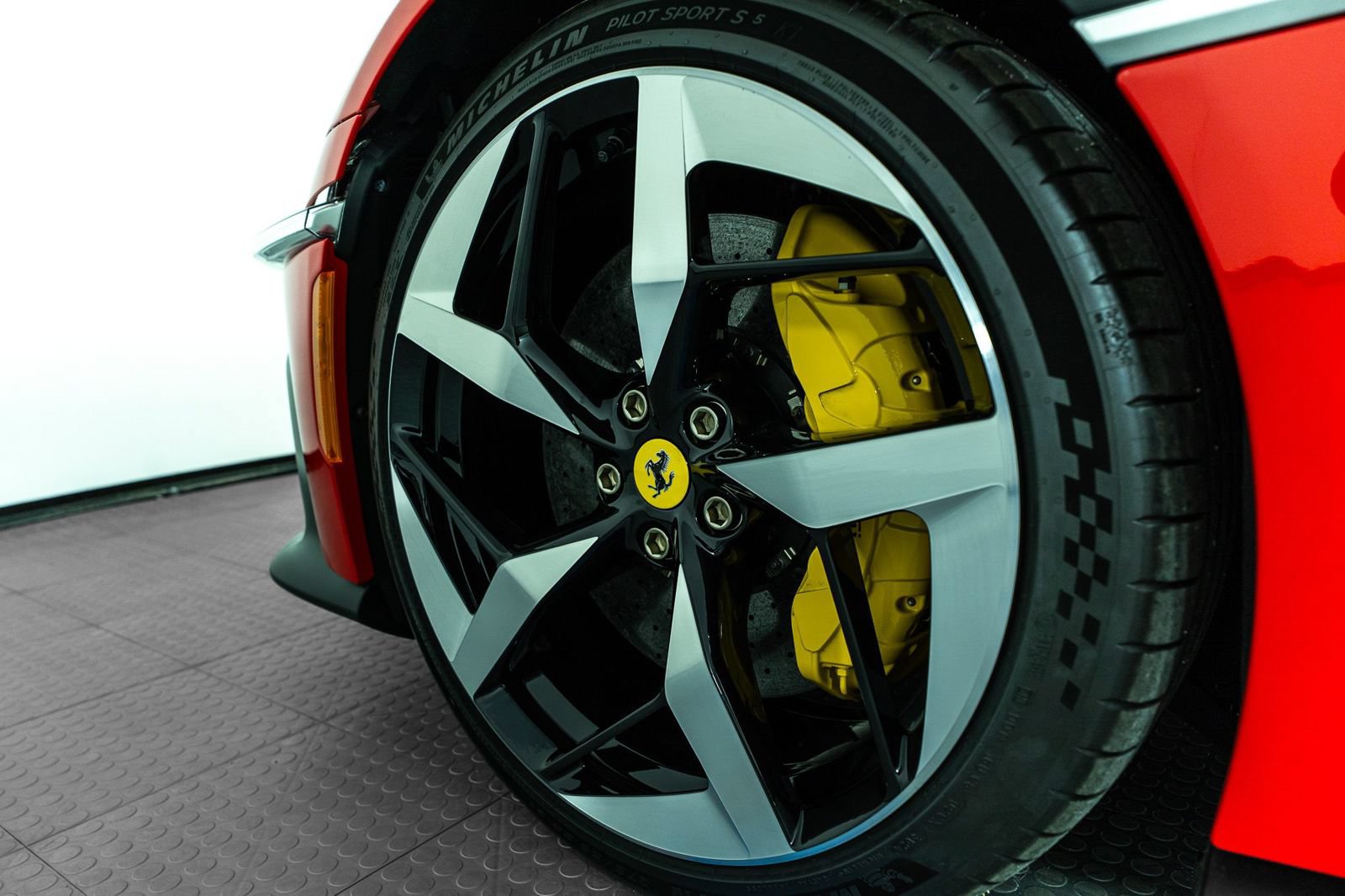 Certified 2025 Ferrari 12Cilindri RWD image 16