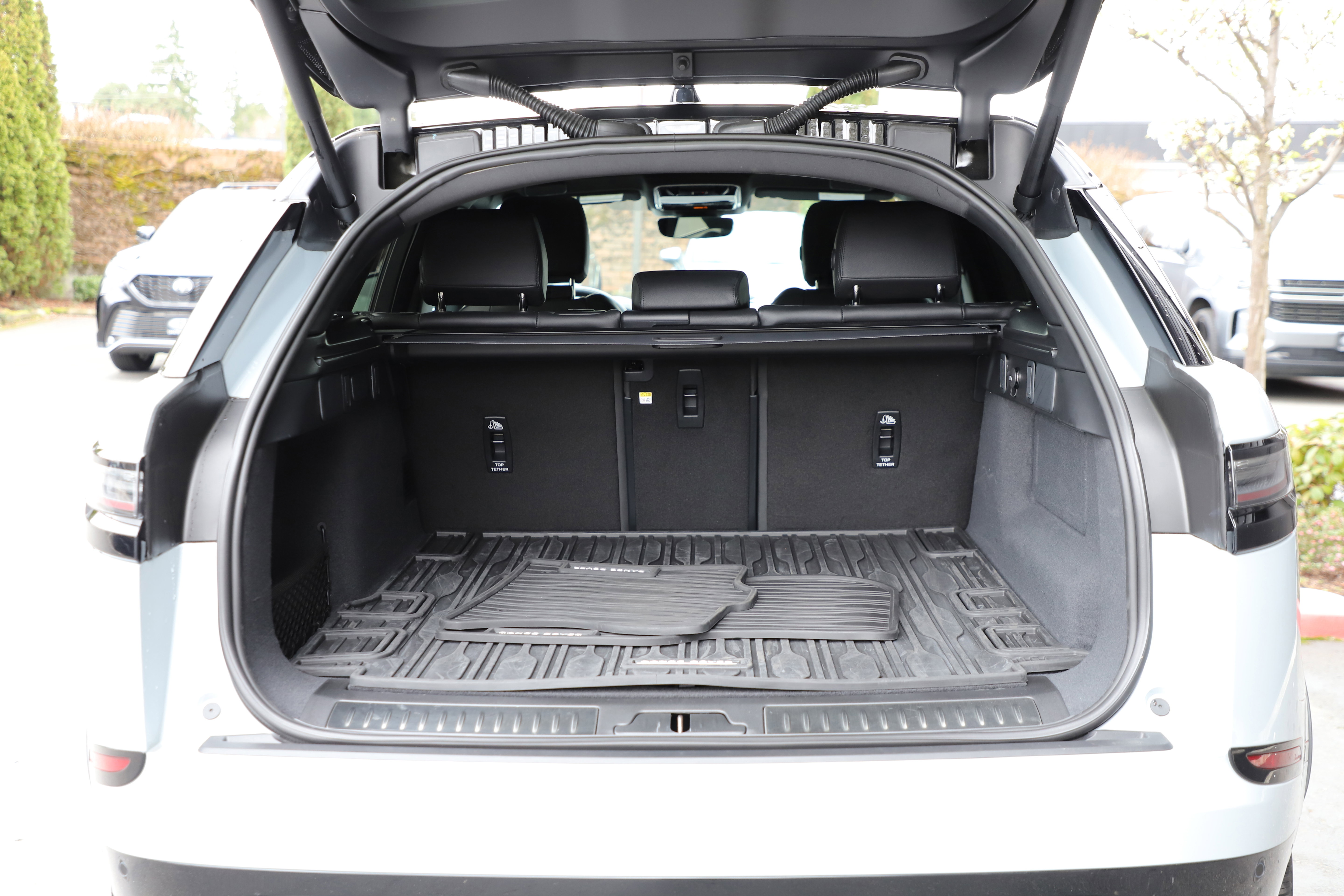 Certified 2026 Land Rover Range Rover Velar Dynamic SE image 16