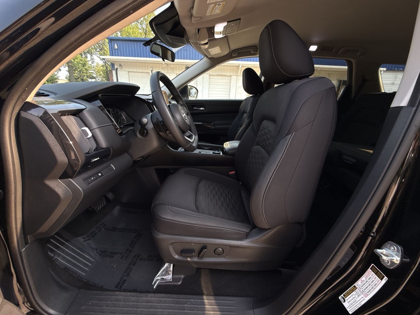 Used 2022 Nissan Pathfinder SV AWD/4WD image 18