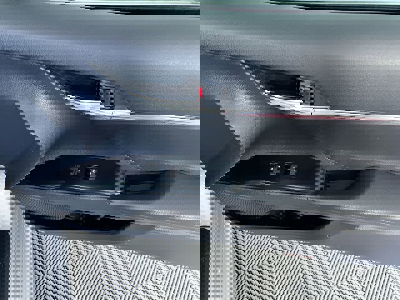 Used 2020 Toyota Camry SE image 30