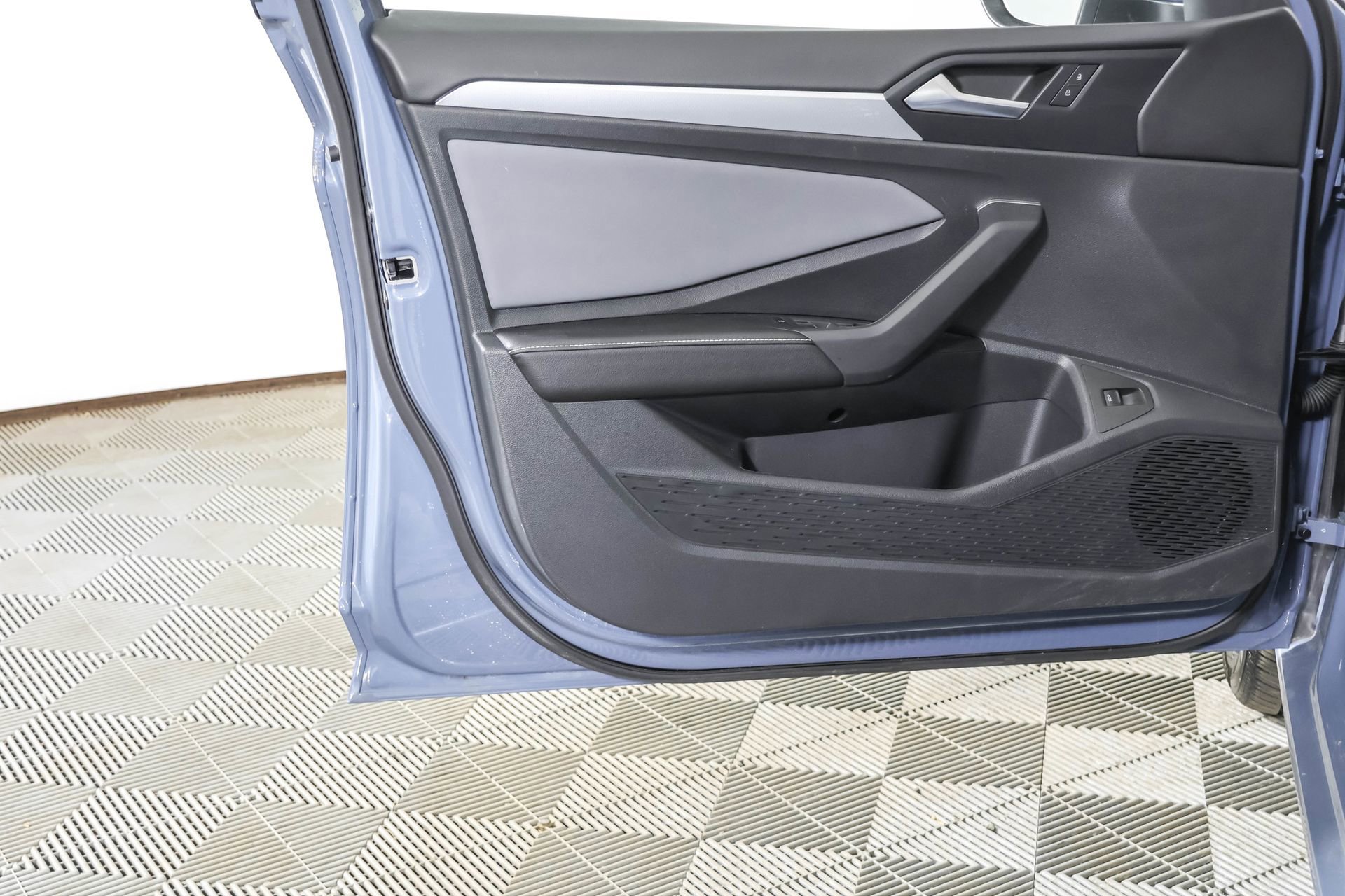 Used 2025 Volkswagen Jetta SE w/ Black Wheel Package image 33